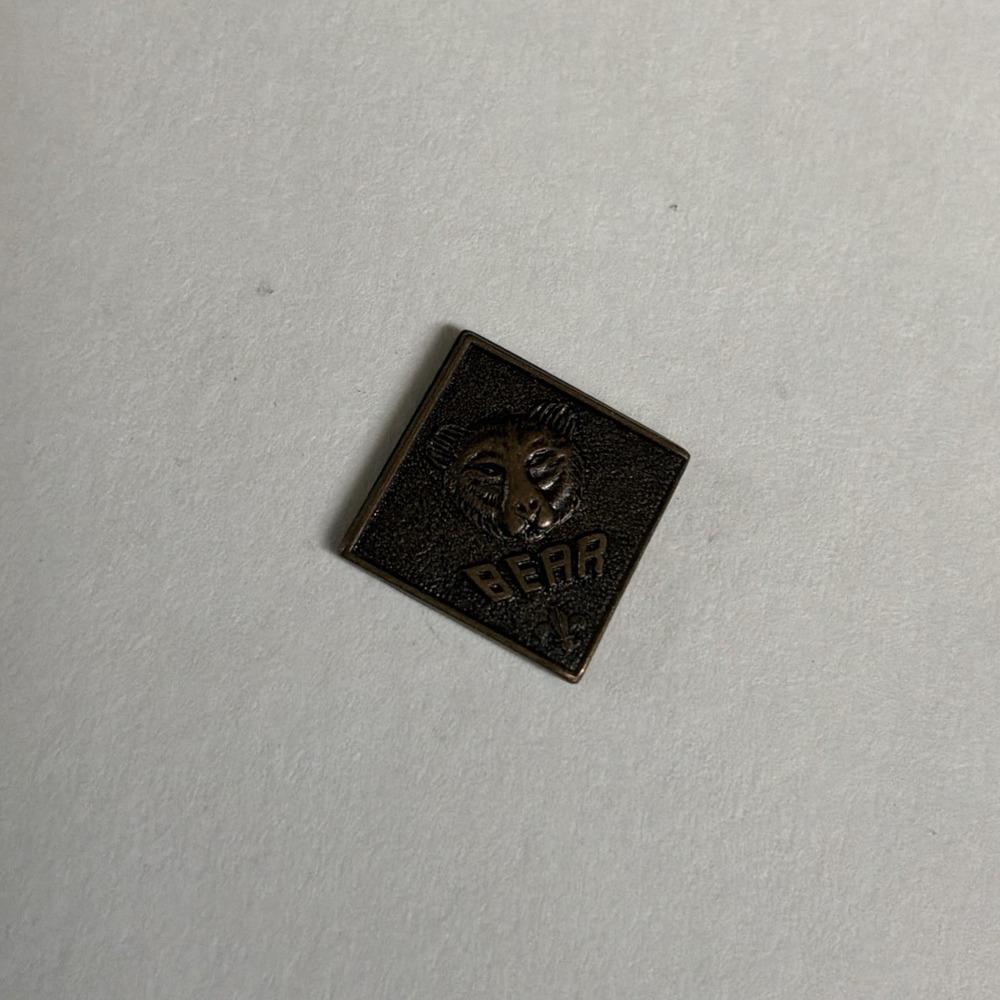Vtg Boy Scouts of America BEAR Lapel Pin Pinback Cub Scouts Uniform Badge